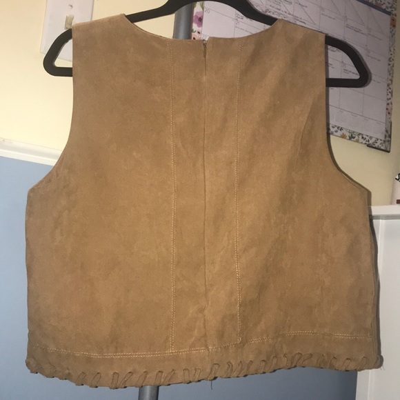 sleeveless soft trimmed shirt - Picture 2 of 3